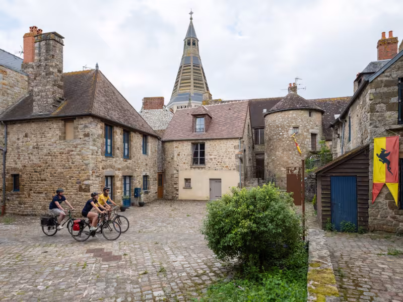 Domfront à vélo sur La Vélo Francette