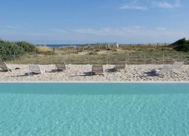 Piscine extérieure vue sur l'océan