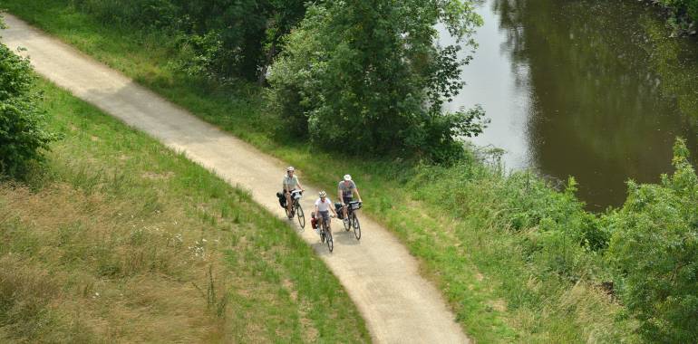 La V lo Francette Normandy Atlantic by bike Parthenay