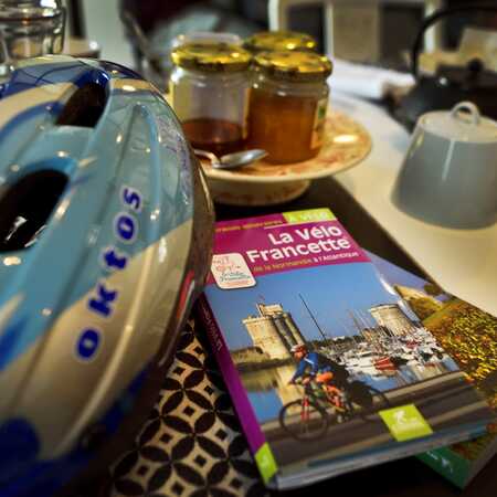 Guidebooks of the cycle route of La V lo Francette