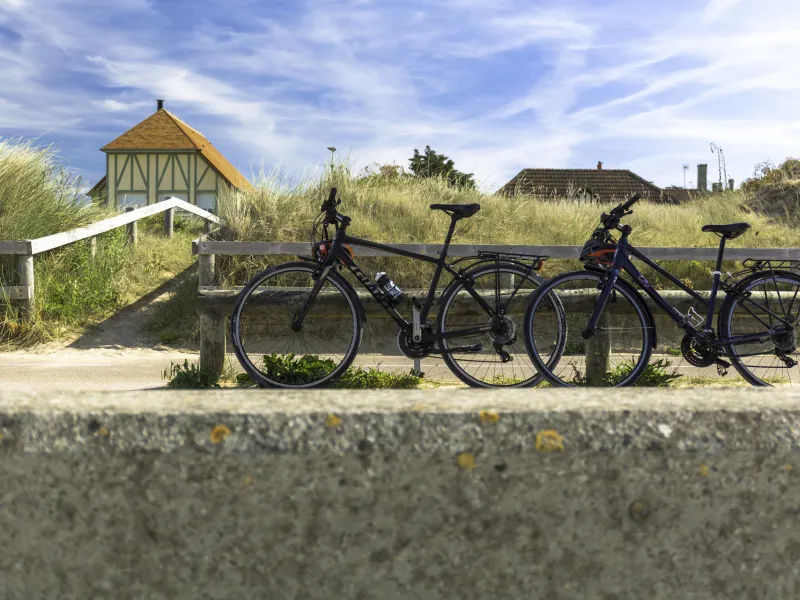 Balade à vélo sur la plage de Ouistreham