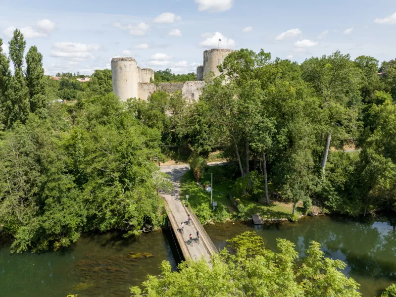 Visite d'Échiré à vélo
