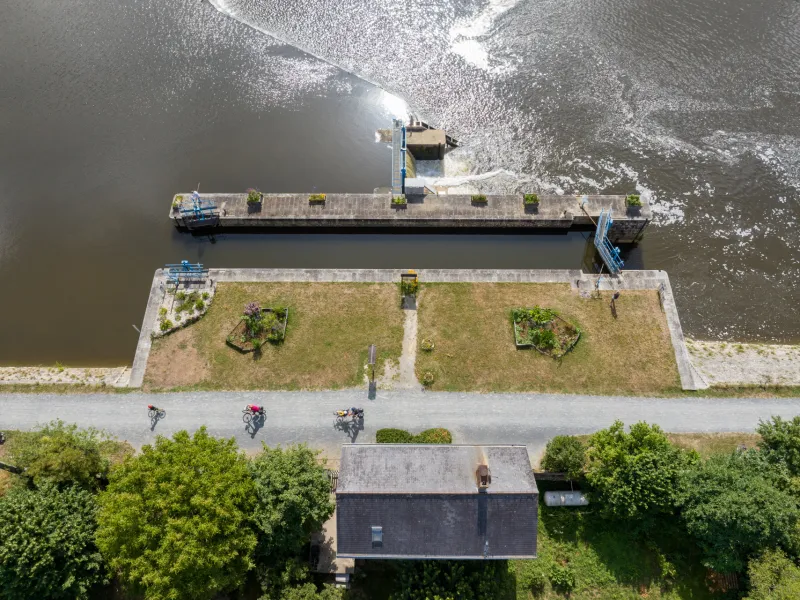 Écluse en bord de Mayenne