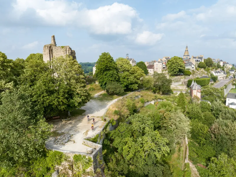 Vue aérienne de Domfront