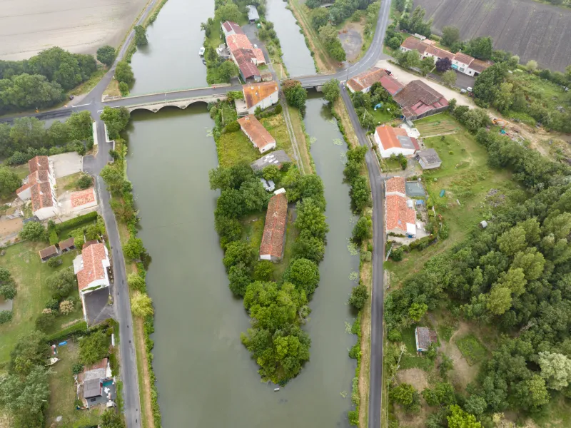 Vue aérienne de la Sèvre Niortaise à La Croix des Mary