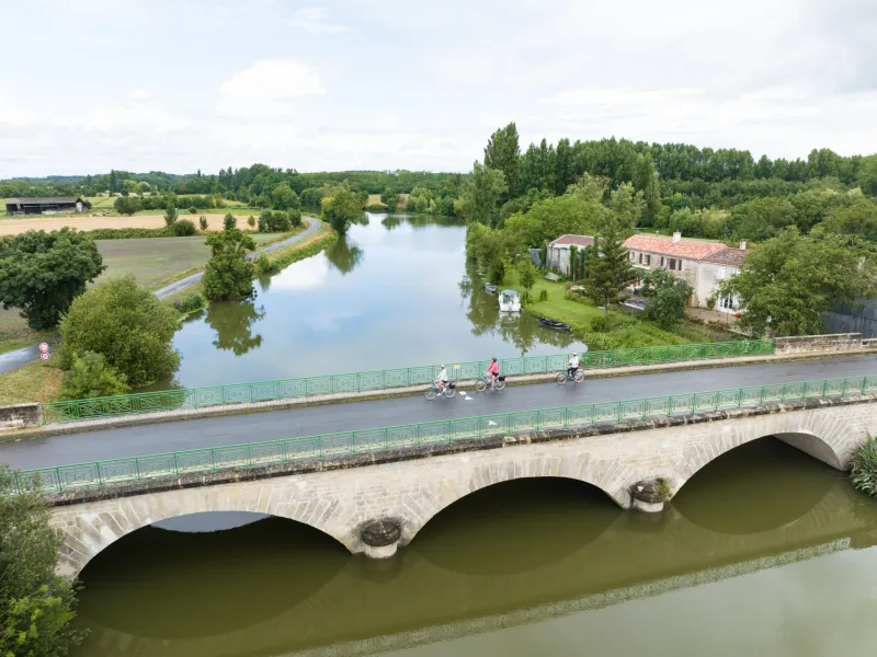 Pont sur la Sèvre Niortaise - La Croix-des-Mary