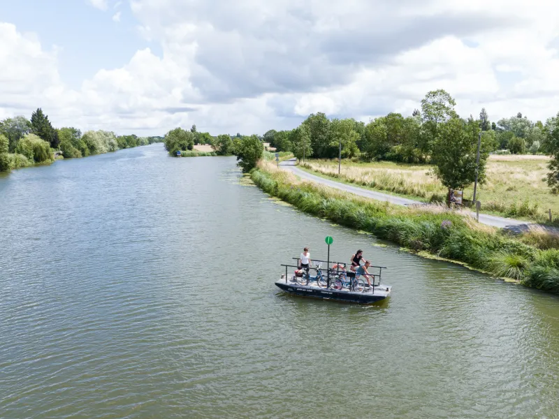 Traversée en bac à chaîne sur La Vélo Francette