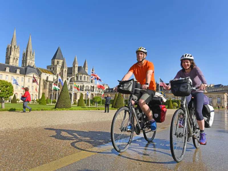 Voie verte de Caen à vélo en couple sur la Vélo Francette