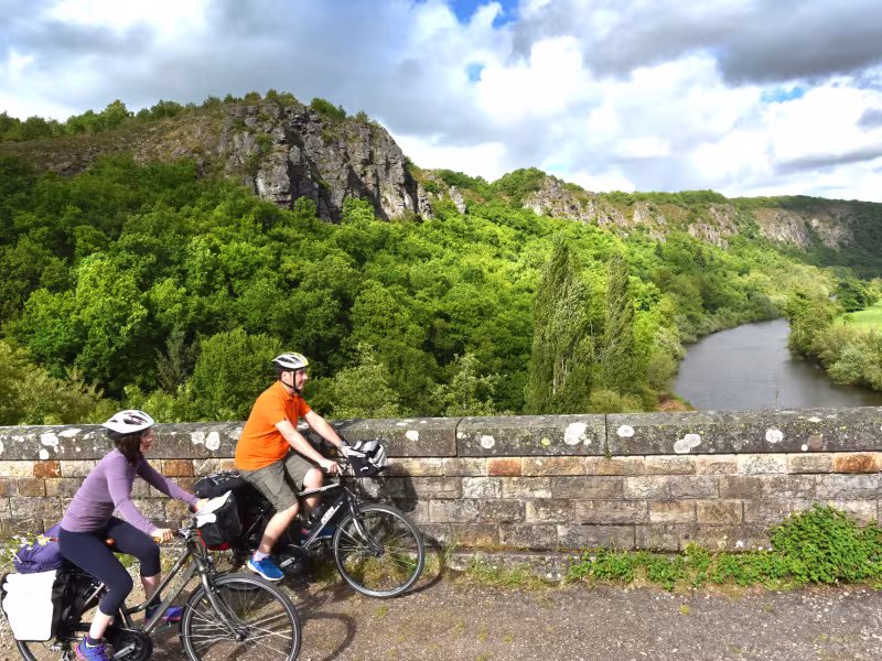 Viaduc de Clécy à vélo sur la Vélo Francette