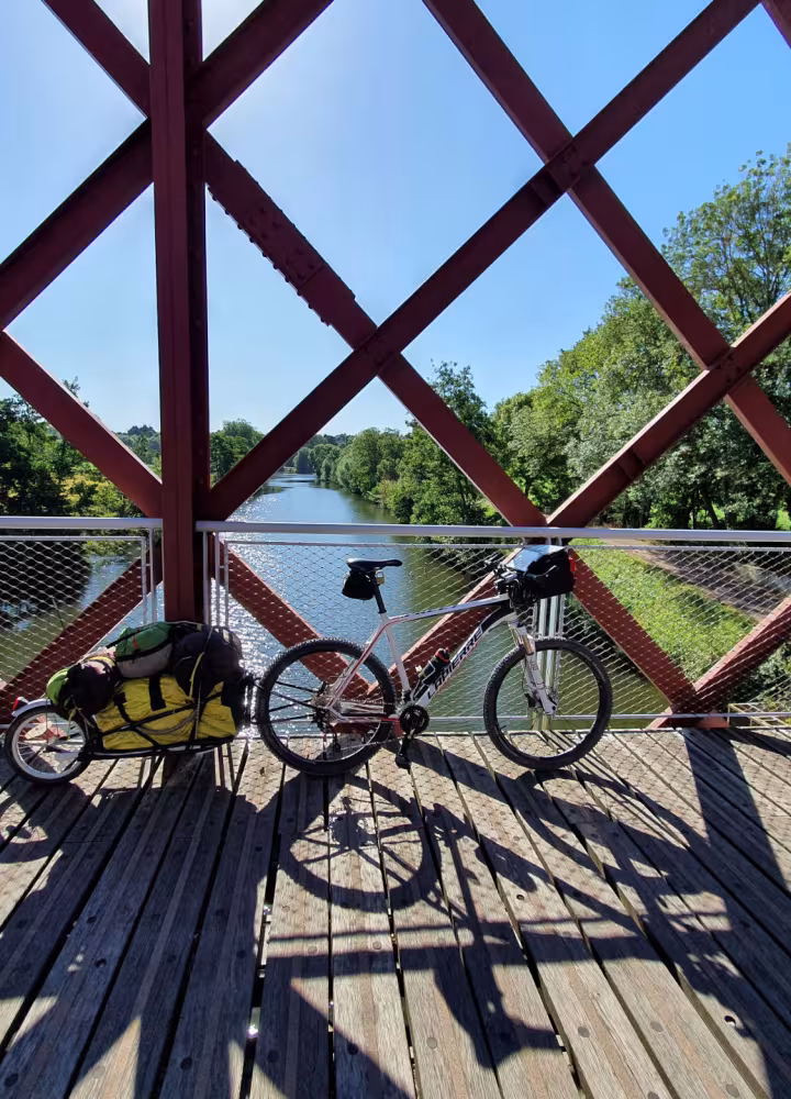 Traversée de pont sur La Vélo Francette