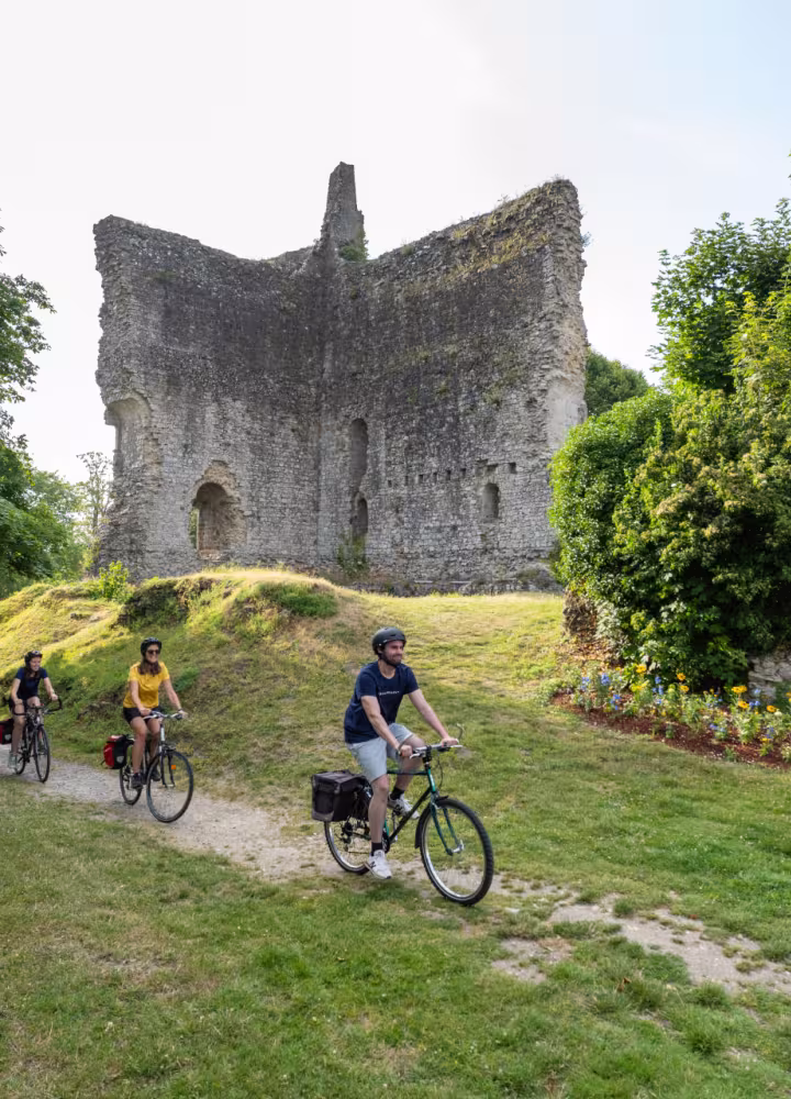 Cité médiévale de Domfront à vélo