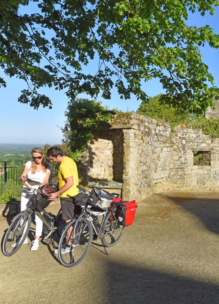 Arrivée à Domfront à vélo