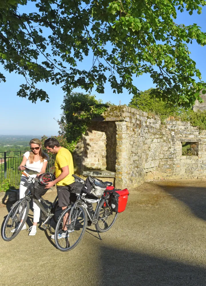 Arrivée à Domfront à vélo