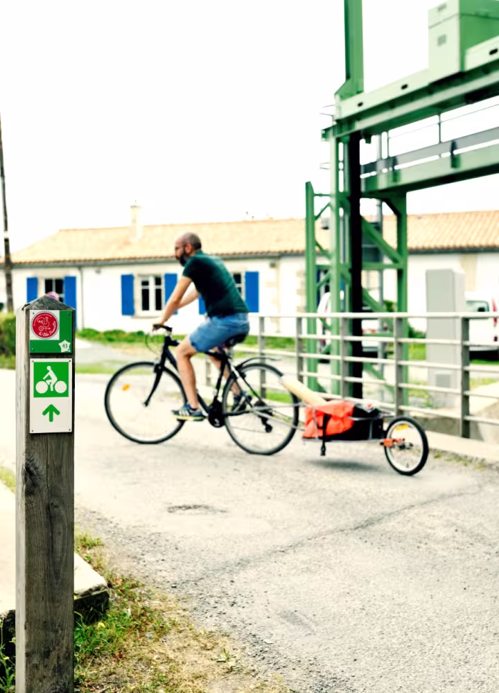 Balisage de la Vélo Francette en Vendée à Bazoin