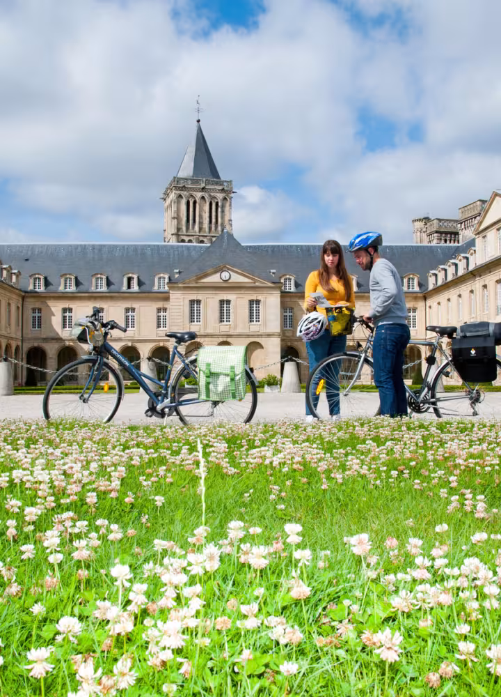 L'Abbaye aux Hommes à Caen - La Vélo Francette