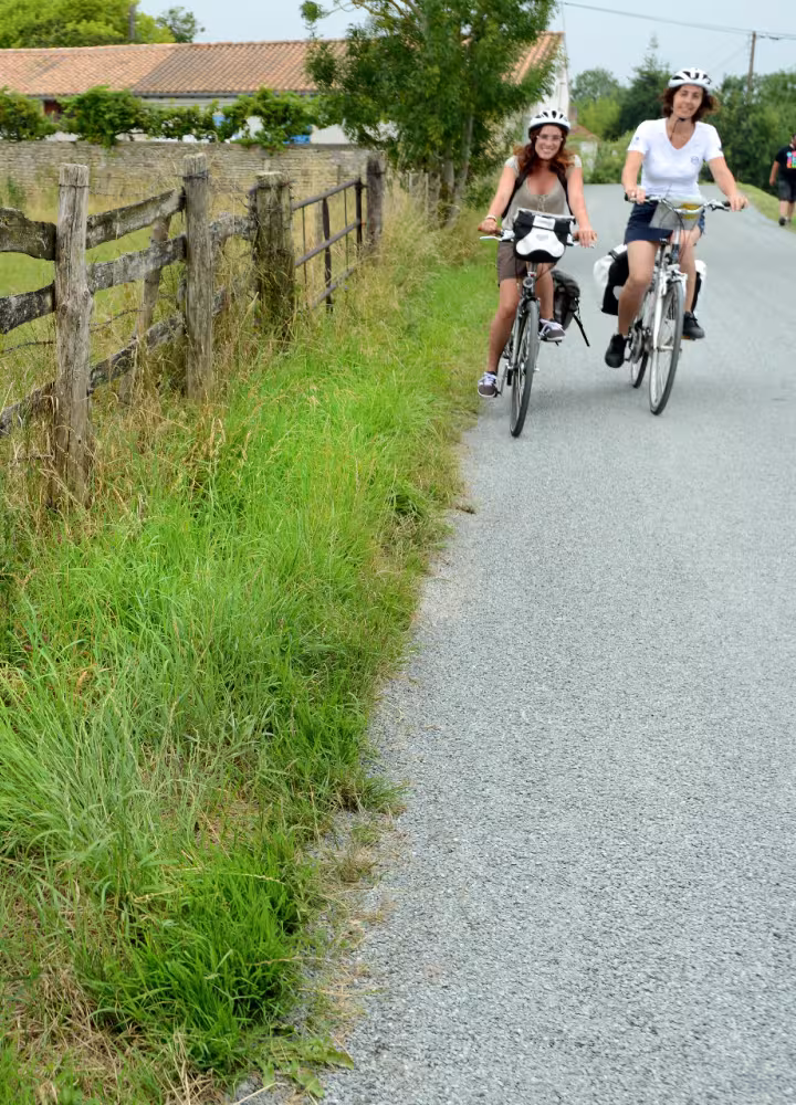 Signalisation et balisage pour vélos à Bazoin