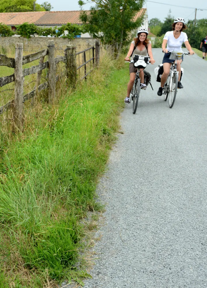 Signalisation et balisage pour vélos à Bazoin