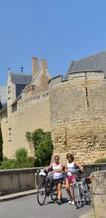 Château de Montreuil-Bellay, citadelle au cœur de la cité médiévale
