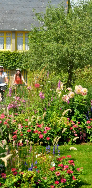Jardins de St-Loup-du-Gast - La Vélo Francette