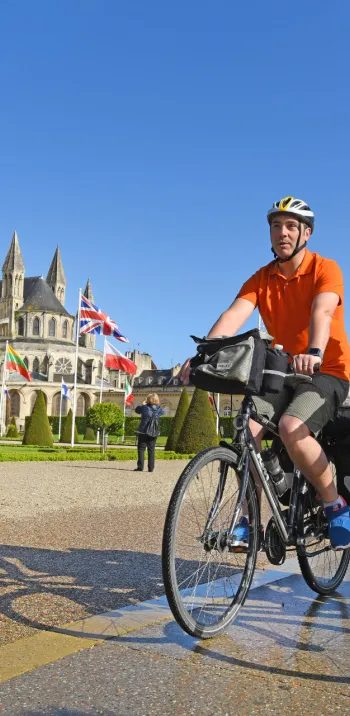 Voie verte de Caen à vélo en couple