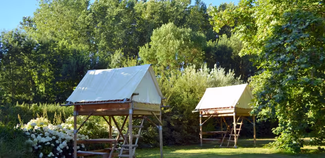Bivouac sur pilotis du camping Les Plages de la Loire