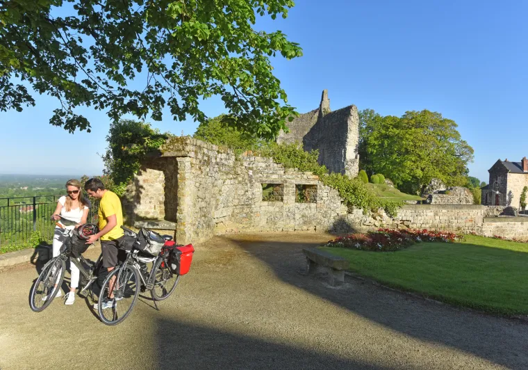 Arrivée à Domfront à vélo