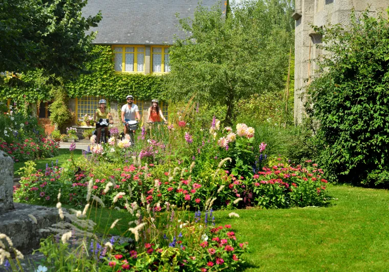 Jardins de St-Loup-du-Gast - La Vélo Francette