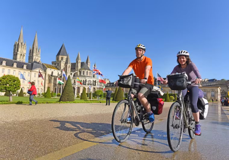 Voie verte de Caen à vélo en couple sur la Vélo Francette