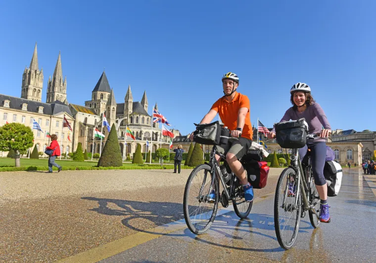 Voie verte de Caen à vélo en couple sur la Vélo Francette