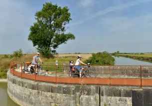 Day 2 : Historical visit of the city of Marans and return to La Rochelle (26.3 km) 