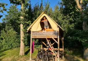 Cabane bivouac sur La Vélo Francette