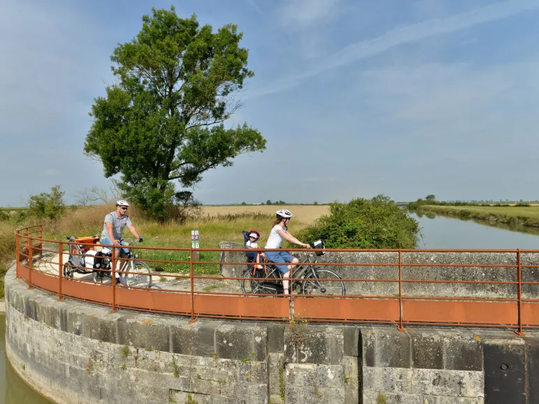 Day 2 : Historical visit of the city of Marans and return to La Rochelle (26.3 km) 