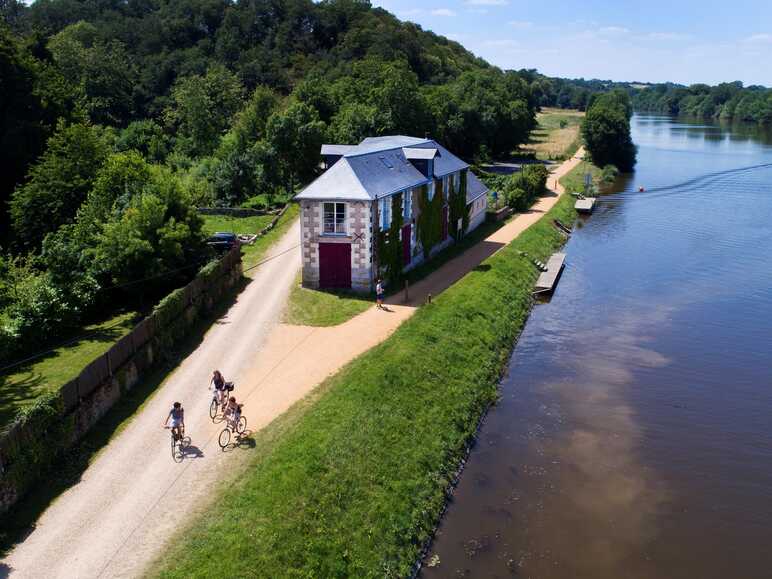 La Vélo Francette along the Mayenne near Grez-Neuville