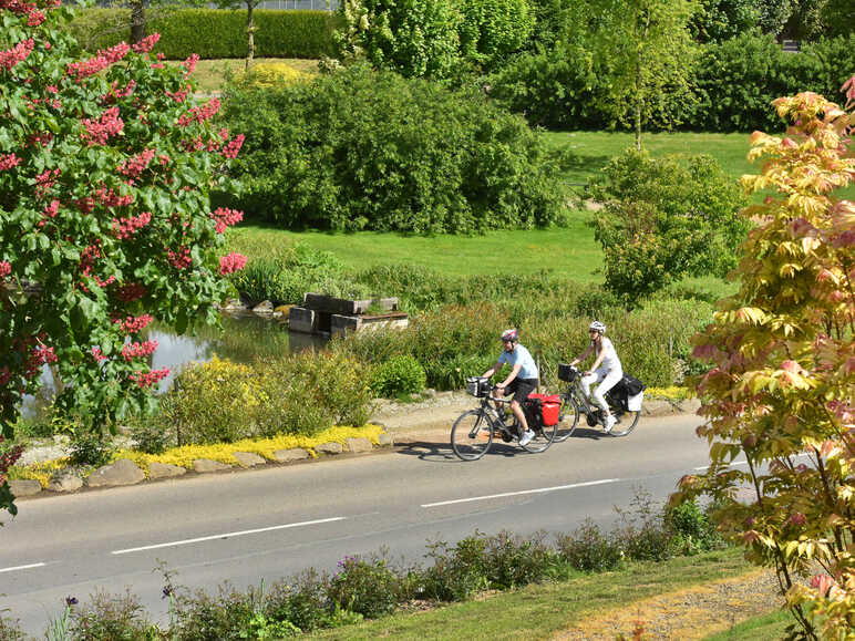 A vélo vers Saint Fraimbault sur La Vélo Francette